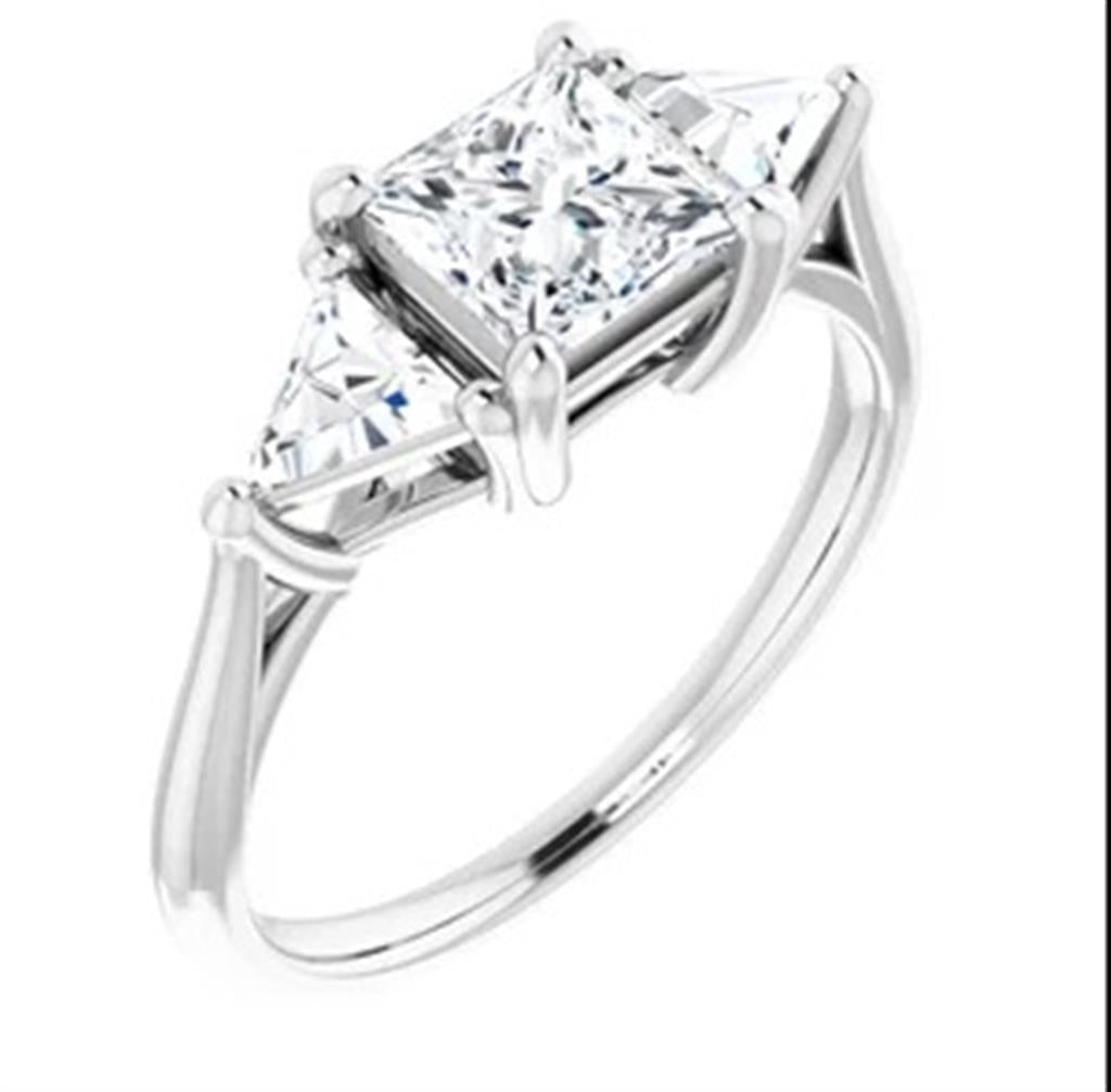 Three Stone Style Diamond Engagement RingBase Metal Yellow
