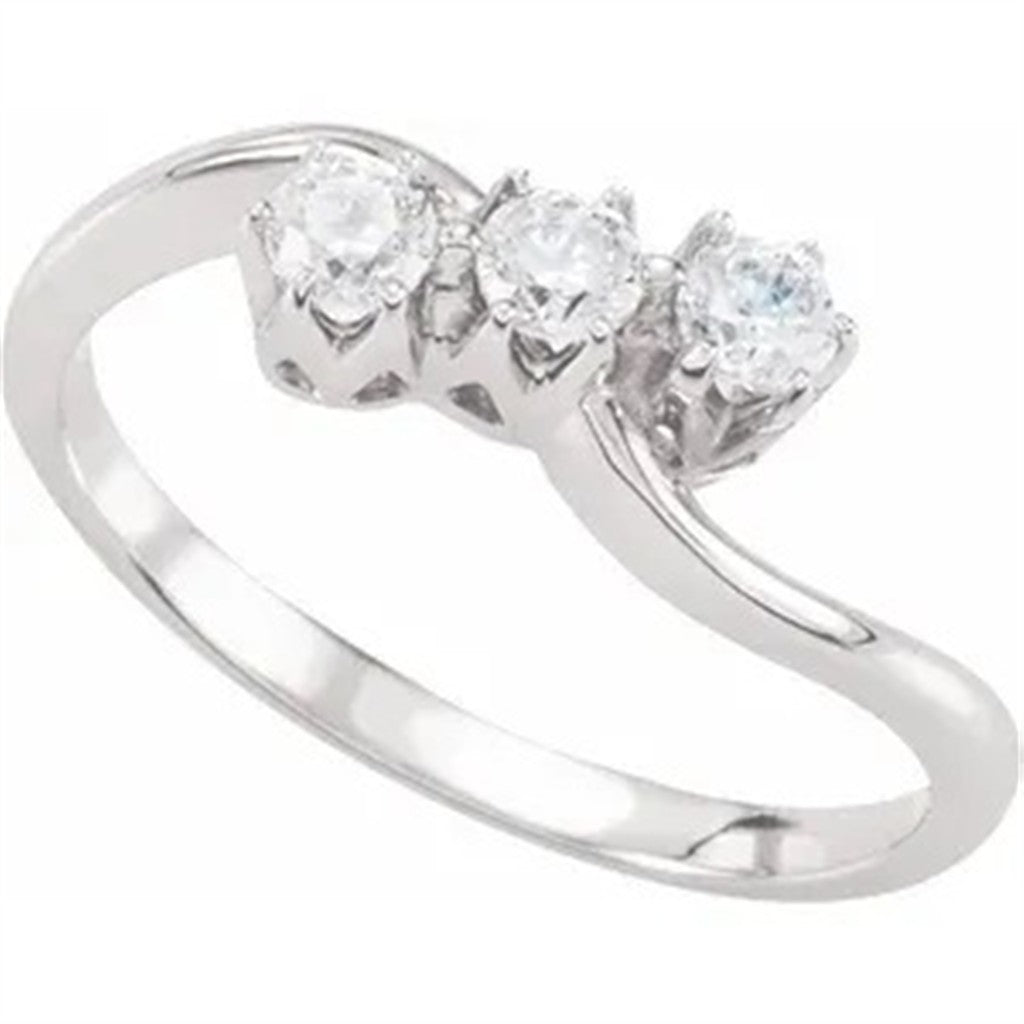 Contemporary Style Fashion Ring 14 Karat Gold Two Tone with Diamonds size 6