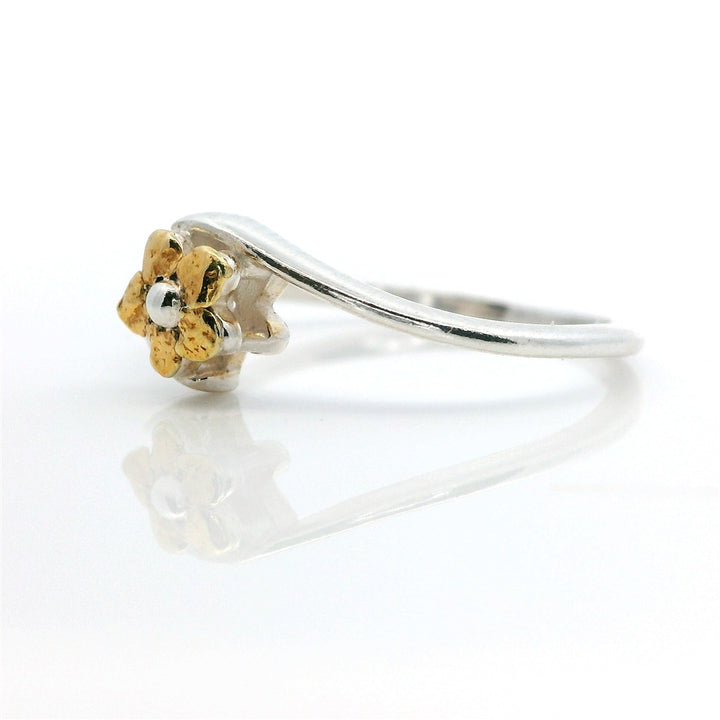 Flower Contemporary Womens Alaskan Gold Nugget Fashion Ring 2 mm wide Sterling Silver & Alaskan Gold Nugget Size 9