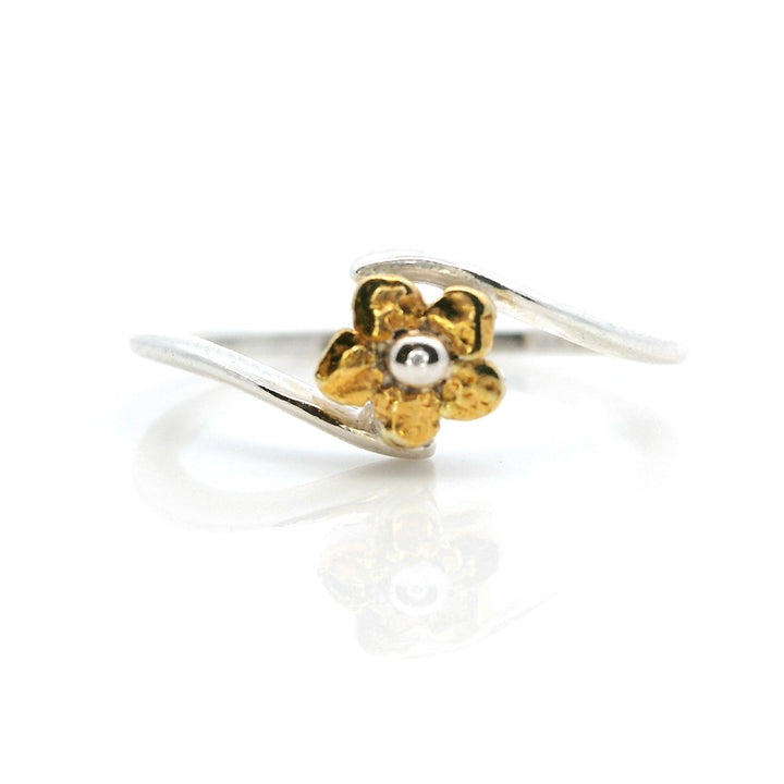 Flower Contemporary Womens Alaskan Gold Nugget Fashion Ring 2 mm wide Sterling Silver & Alaskan Gold Nugget Size 9
