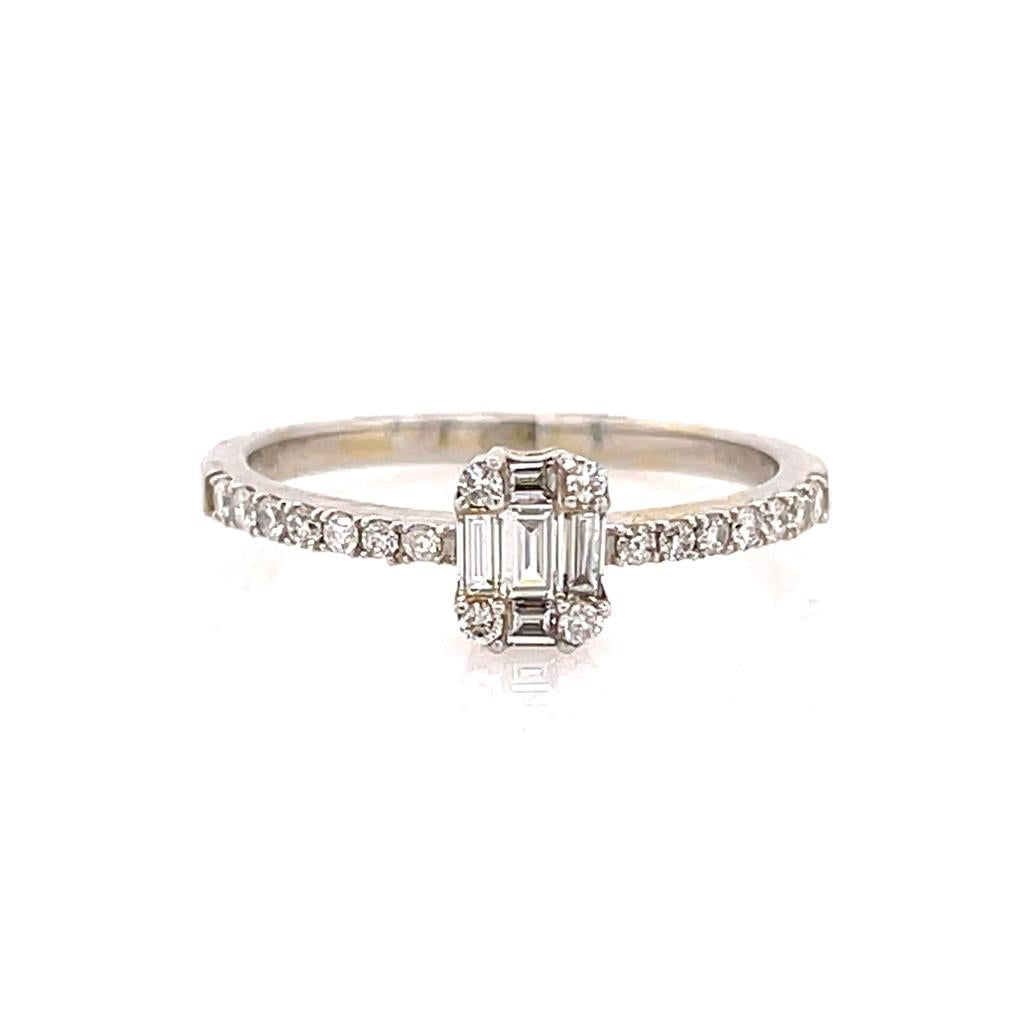 Solitare Accent Style Diamond Engagement Ring18 KT White