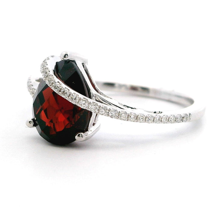 Free Form Style Colored Stone Ring 14 Karat White with Garnet Mozambique & Diamonds Accent size 7
