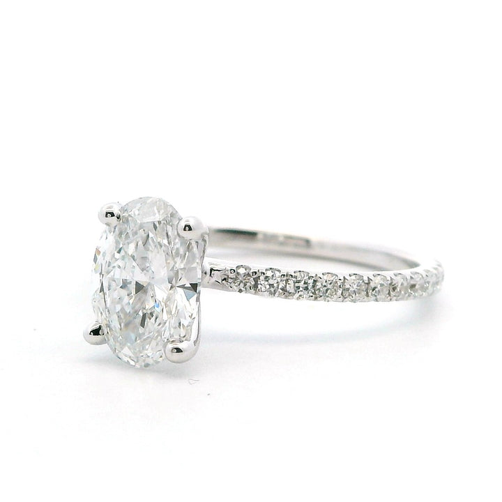 Solitare Accent Style Lab Diamond Engagement Ring18 Karat Gold White