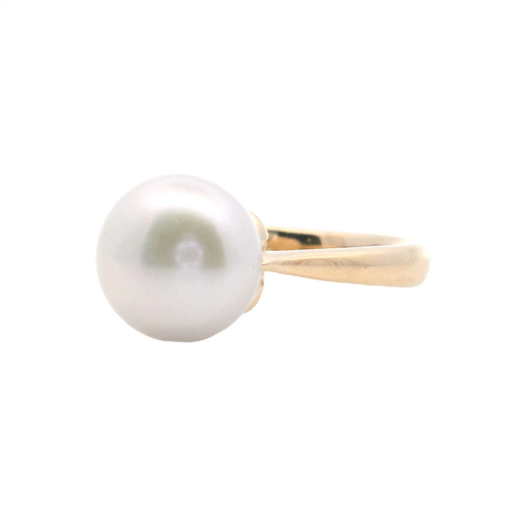 Solitare Style Pearl Ring 14 Karat Gold White with Fresh Water Pearl size 7.25