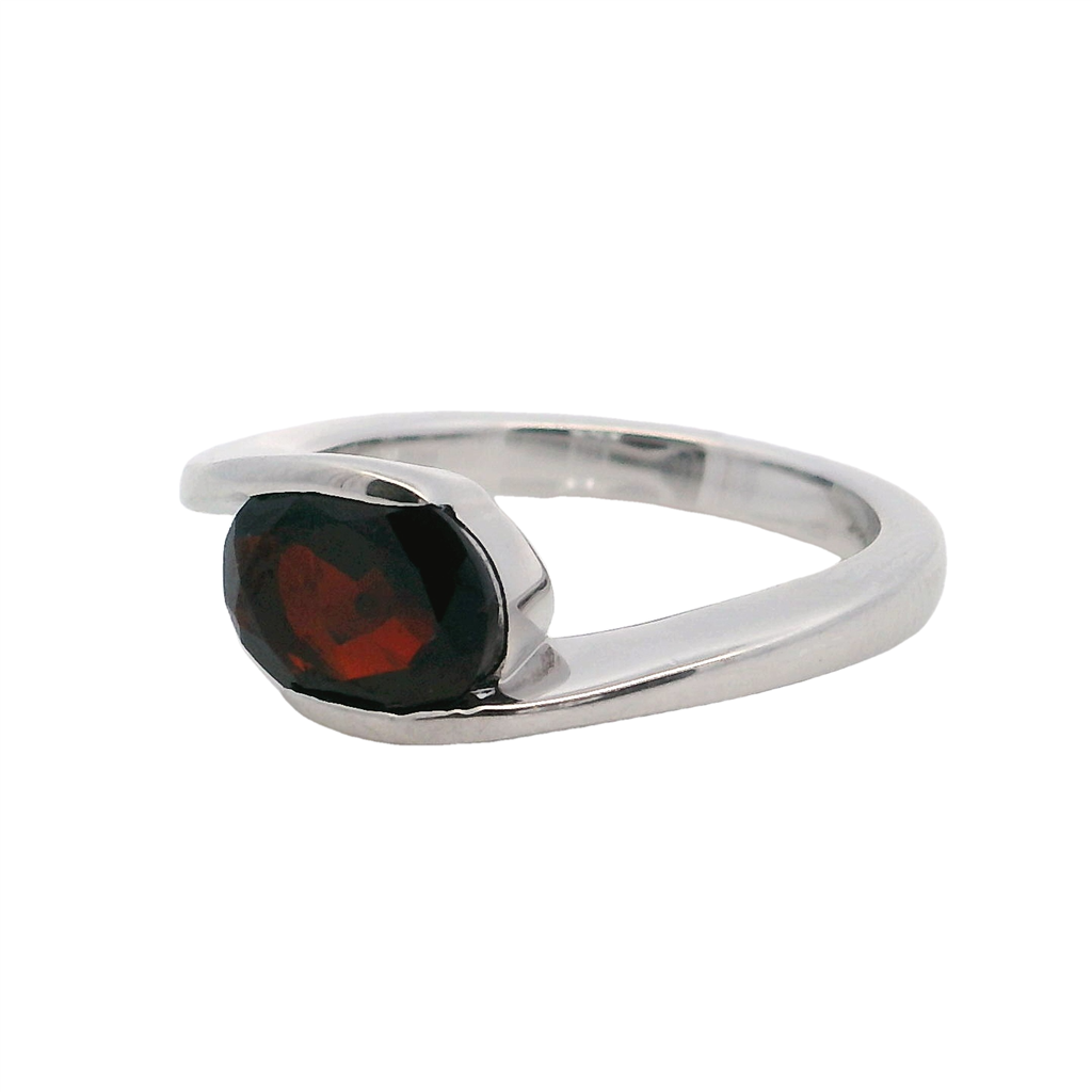 Solitare Style Rings Silver with Stones Sterling Silver White with Garnet Mozambique size 7.25