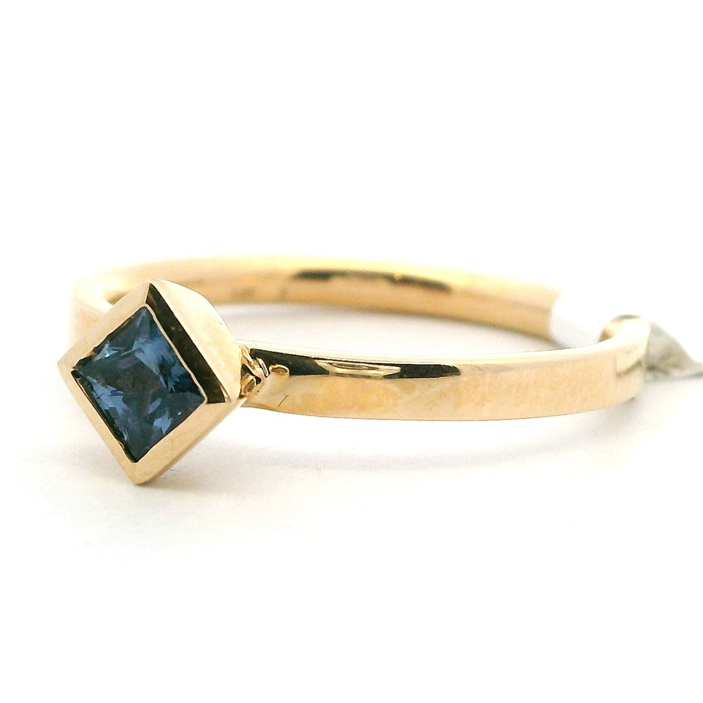 Solitare Style Colored Stone Ring 14 Karat Yellow with Sapphire size 7