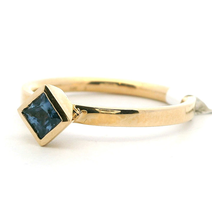 Solitare Style Colored Stone Ring 14 Karat Yellow with Sapphire size 7